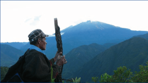 The’ Wala (Médico Tradicional) haciendo un ritual para la armonización del Nxadx (Nevado).