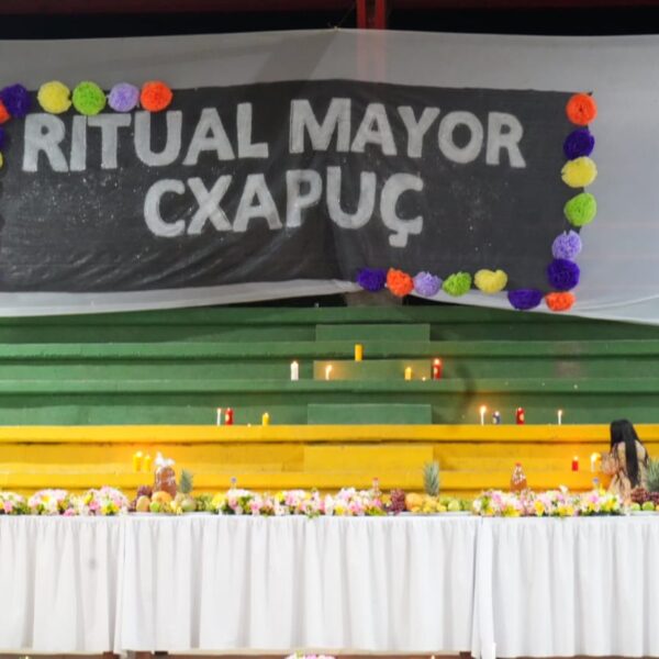 El Ritual Mayor Çxapuç Ilumina la Oscuridad con Tradición ofrendas, flautas, tambores y Amor